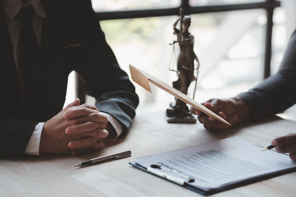 découvrez comment déposer une plainte pour protection de votre réputation. obtenez des conseils juridiques sur les démarches à suivre pour défendre votre image et vos droits face aux atteintes. ne laissez pas des informations diffamatoires nuire à votre vie personnelle ou professionnelle.