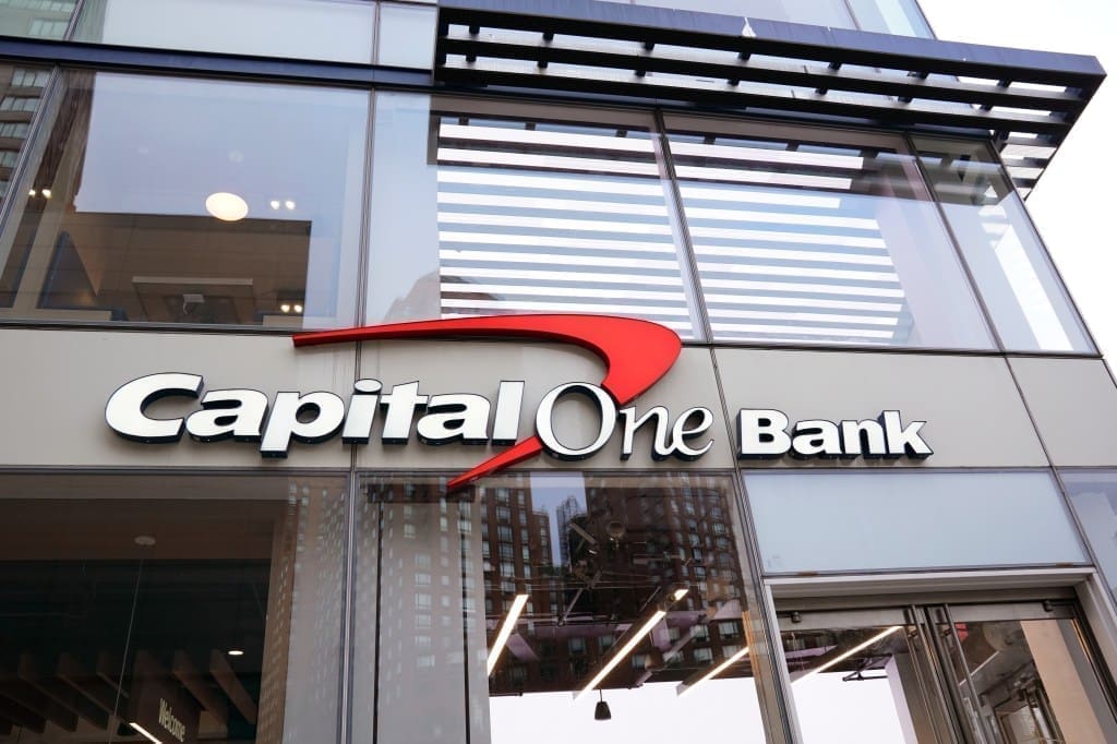 découvrez comment l'acquisition de discover par capital one bouleverse le secteur bancaire, ses enjeux, ses impacts sur les clients et le marché des cartes de crédit.