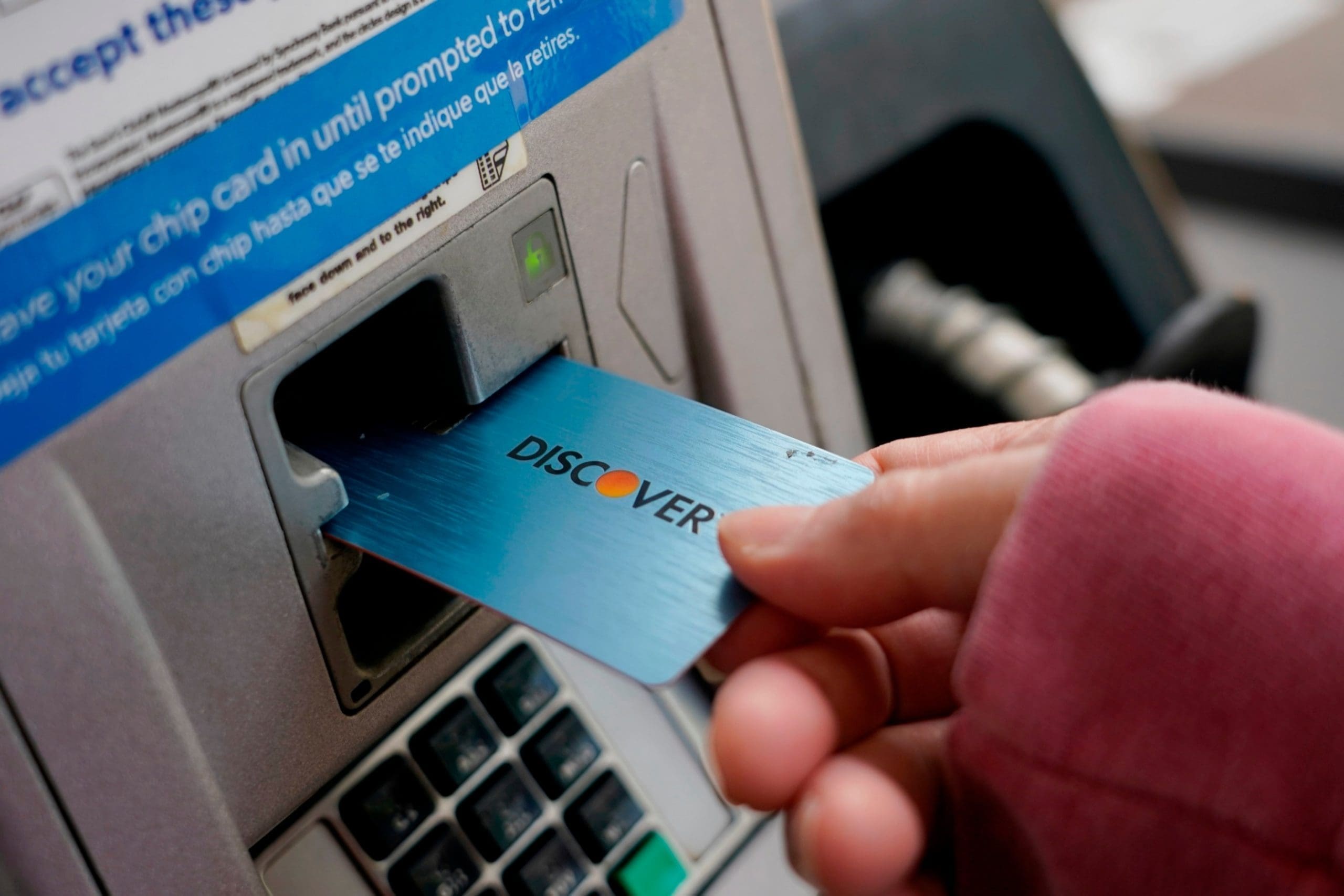découvrez tout ce qu'il faut savoir sur la possible fusion entre capital one et discover : enjeux, conséquences, analyses et impacts pour les consommateurs et le secteur bancaire.
