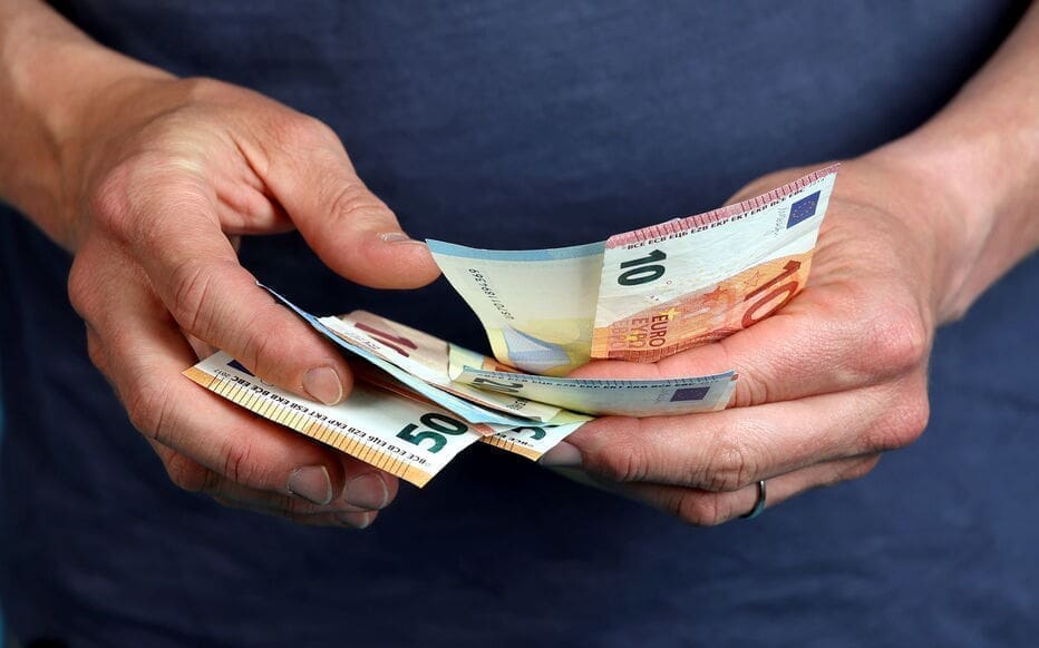 découvrez tout ce qu'il faut savoir sur le paiement bancaire : méthodes, conseils de sécurité et solutions pour faciliter vos transactions avec votre banque.