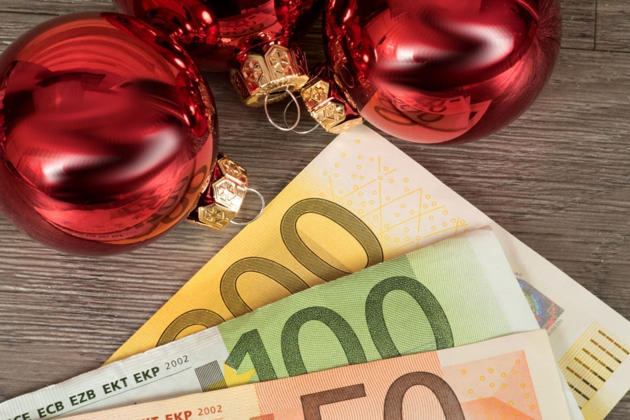 découvrez pourquoi la prime de noël a été reportée cette année, les nouvelles dates de versement prévues et les bénéficiaires concernés. toutes les informations à jour sur le report de la prime de noël.