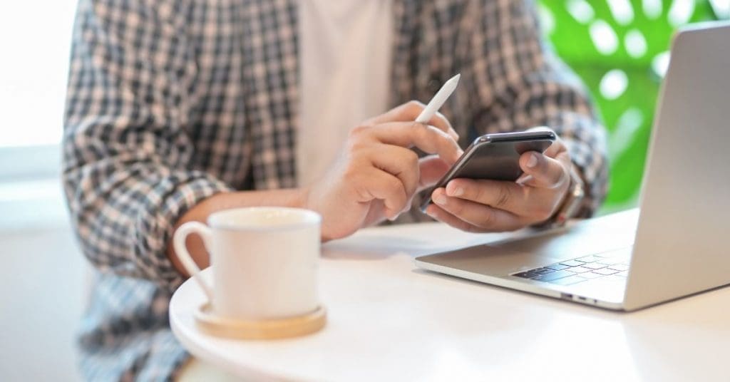 répondez efficacement à votre banque : modèles d’e-mails et de lettres, conseils de ton, délais clés et exemples pour gérer demandes, relances et litiges.