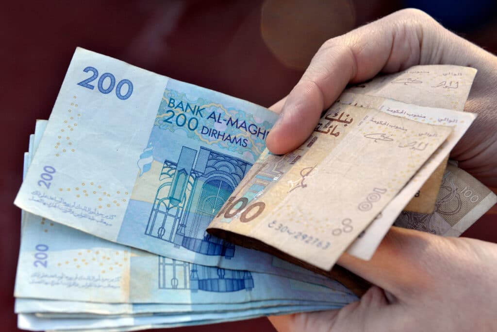découvrez comment les marocains résidant à l'étranger peuvent transférer de l'argent vers le maroc facilement, rapidement et en toute sécurité. comparez les meilleures solutions et frais de transfert.