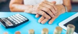 découvrez toutes les solutions d'aide financière pour les seniors de 60 ans et plus : allocation, soutien au logement, aides sociales spécifiques, démarches et conseils pratiques pour augmenter votre pouvoir d'achat.