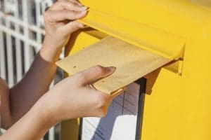 découvrez comment fonctionne le mandat postal, ses avantages et les étapes à suivre pour envoyer ou recevoir de l'argent facilement et en toute sécurité par la poste.