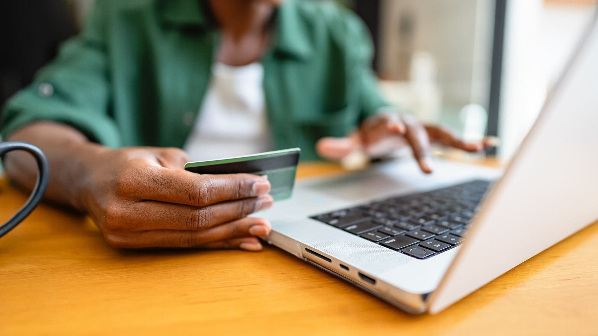 découvrez comment sécuriser vos virements bancaires, comprendre les risques liés à la fraude et adopter les bonnes pratiques pour protéger vos transactions financières en toute confiance.
