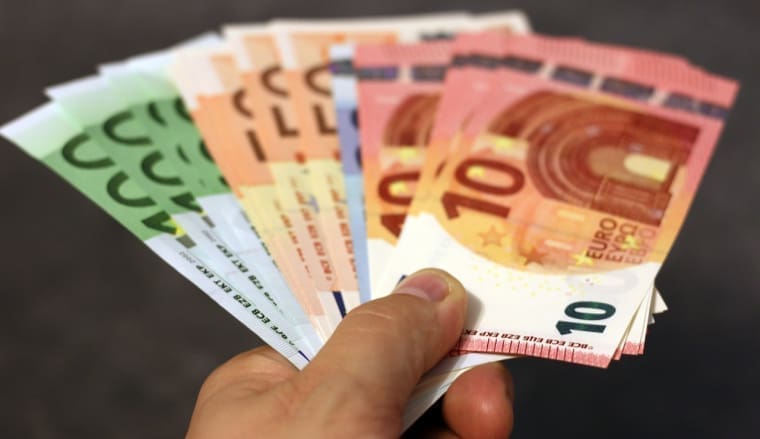 attention aux arnaques liées aux offres anniversaire orange money : conseils pour les éviter et protéger vos informations personnelles.
