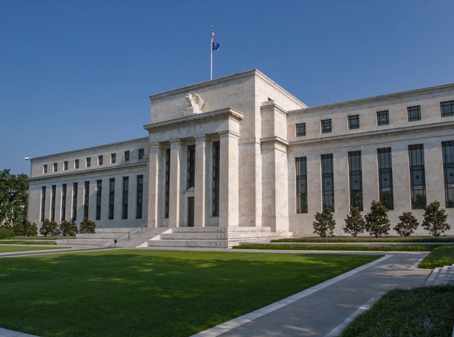 découvrez les limites imposées par la régulation de la fed sur les transactions des comptes d'épargne, et comment elles affectent vos opérations bancaires.