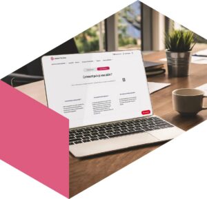 Professionnels RH échangeant autour de documents de droit social