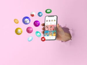 Icônes d'applications de réseau social affichées sur l'écran d'un smartphone